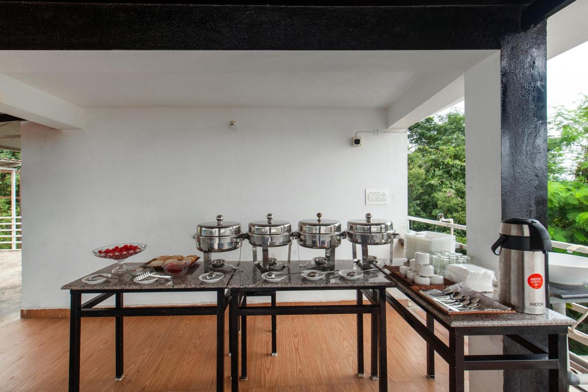Treebo Sans Sarav Kushalnagar Hotel Madikeri Exterior photo